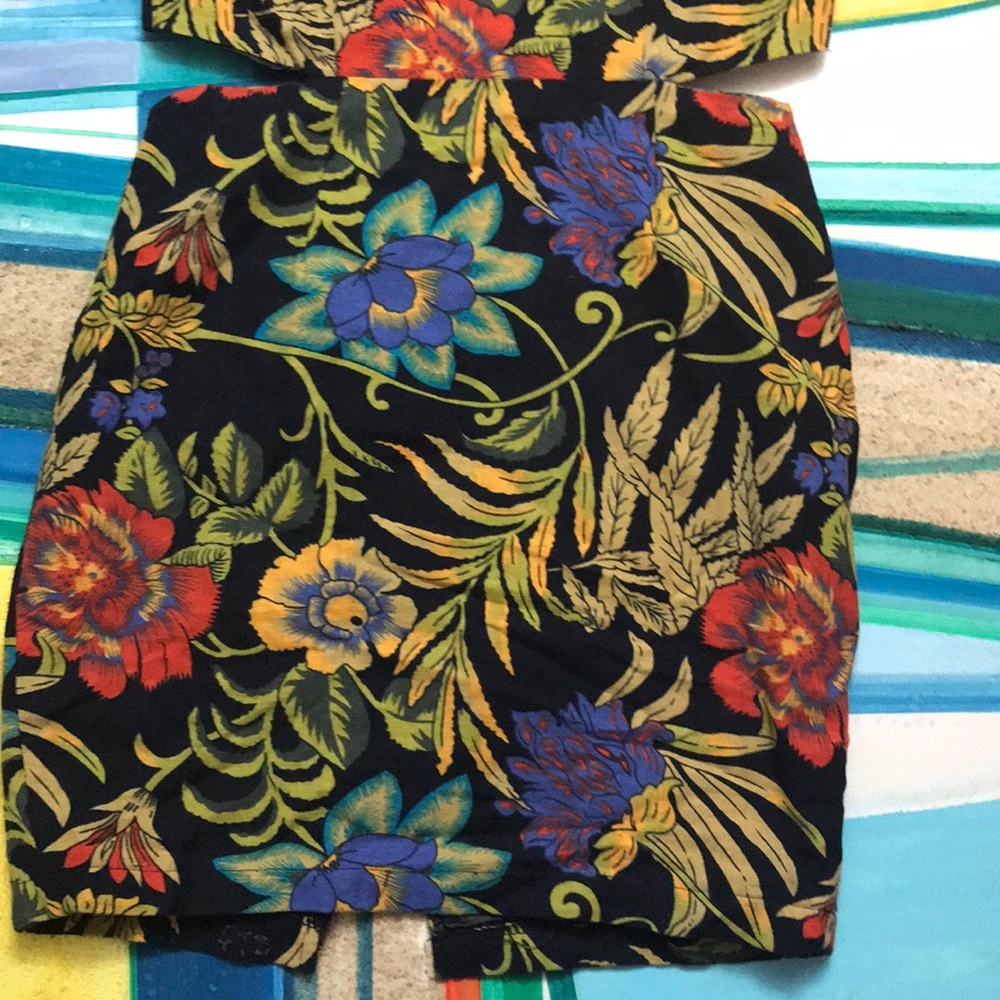 Printed Cut-out Dress - Picture 2 of 4